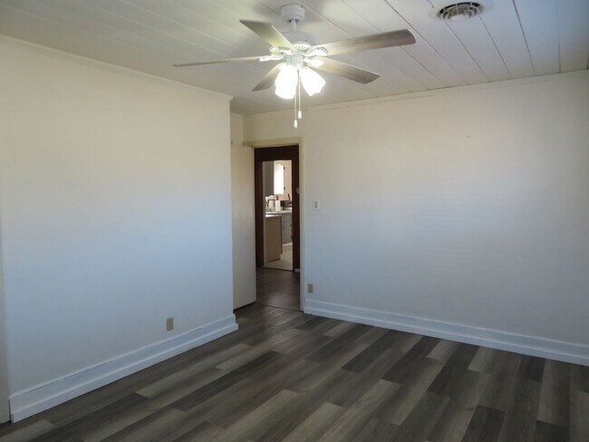 Building Photo - Colonial Heights Virginia