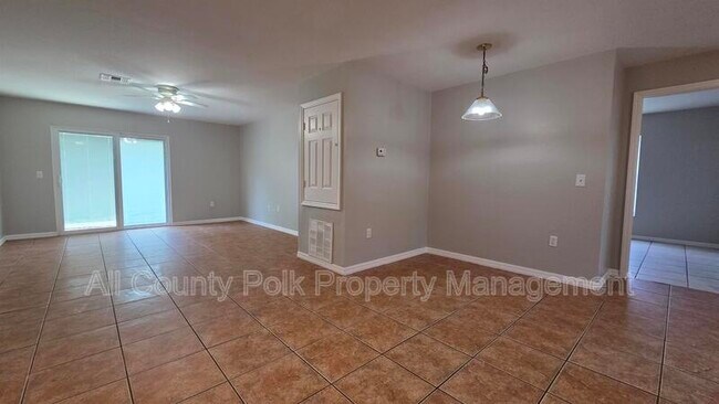 Building Photo - 1210 Fairway Dr