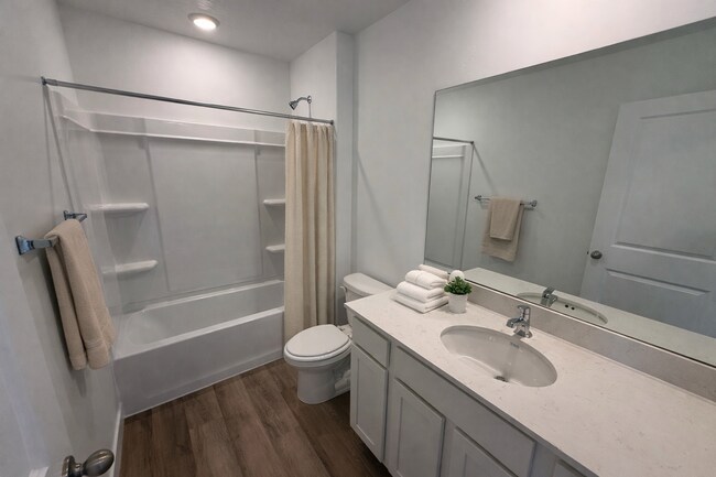 Building Photo - NEW TOWNHOME READY TO MOVE IN!