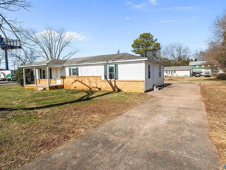 Building Photo - 5624 NW Oakwood Rd