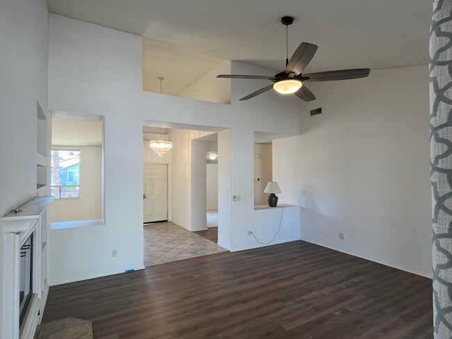 Building Photo - 40180 Eastwood Ln