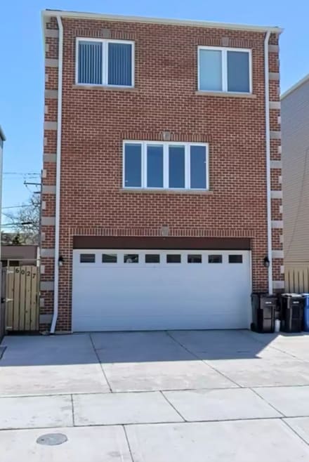 Building Photo - 6027 W Giddings St