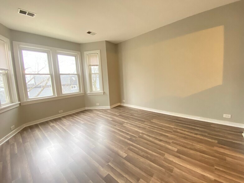 Building Photo - 2838 N Drake Ave