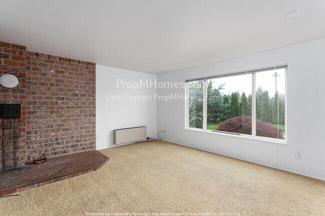 Building Photo - Cozy Two-Bedroom in Gresham - New Washer/D...