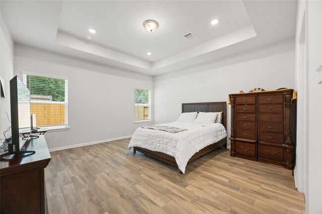 Building Photo - 10216 Badger Run Ln