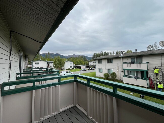 Building Photo - Stunning Two Bedroom home in East Anchorage