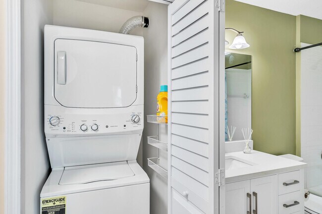 Building Photo - 827 Oak Harbour Dr