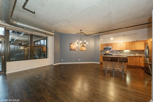 Dining Area - 849 N Franklin St