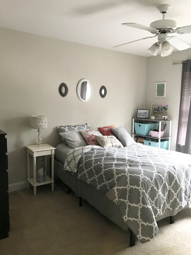 Building Photo - Stones Creek Townhome Condo!