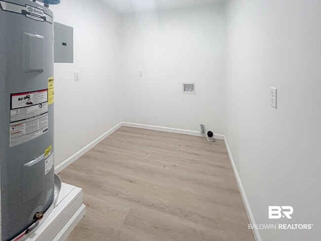 Building Photo - 10080 Bay Haven Dr
