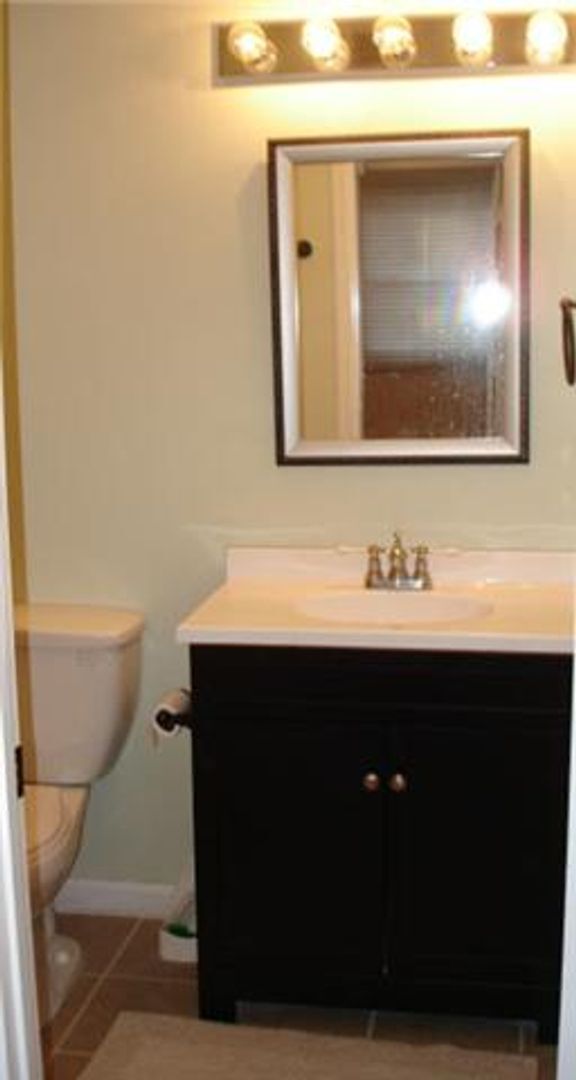 Building Photo - Location + Amenities + Covered Parking