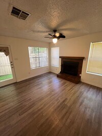 Building Photo - 2 story, 2 bedroom home available now!