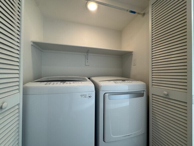 Building Photo - Luxury 2 Bedroom Condo Available at Regency House in Central Phoenix!