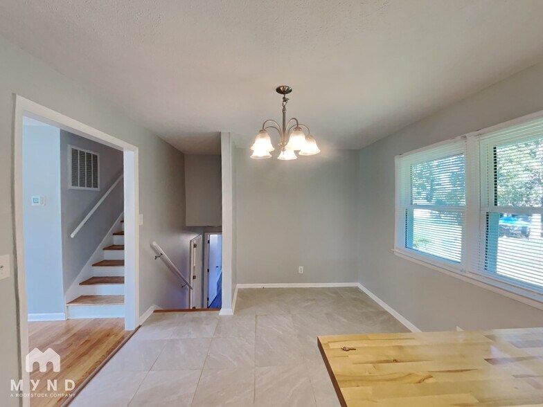 Building Photo - 307 King Arthur Trail