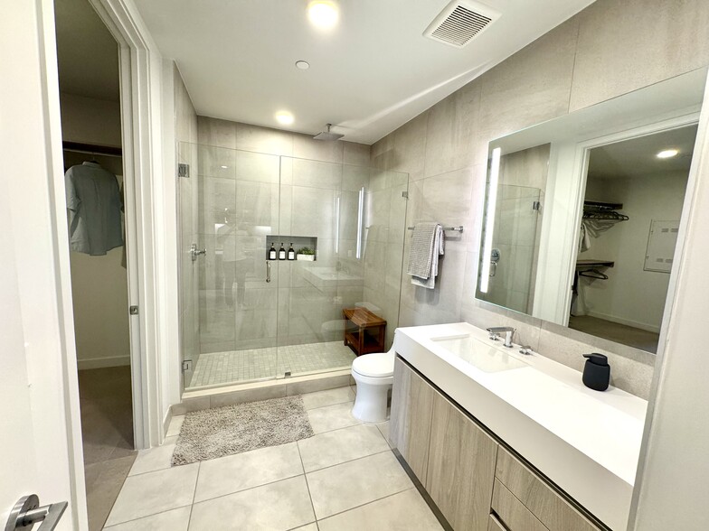 Building Photo - 1941 NW 3rd Ave