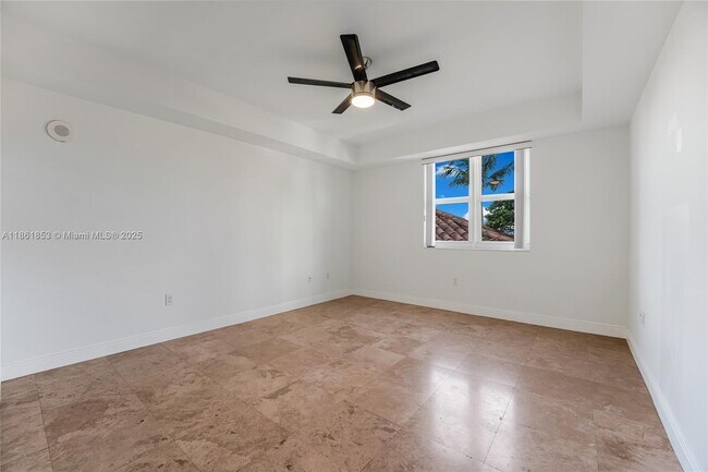 Building Photo - 19900 E Country Club Dr