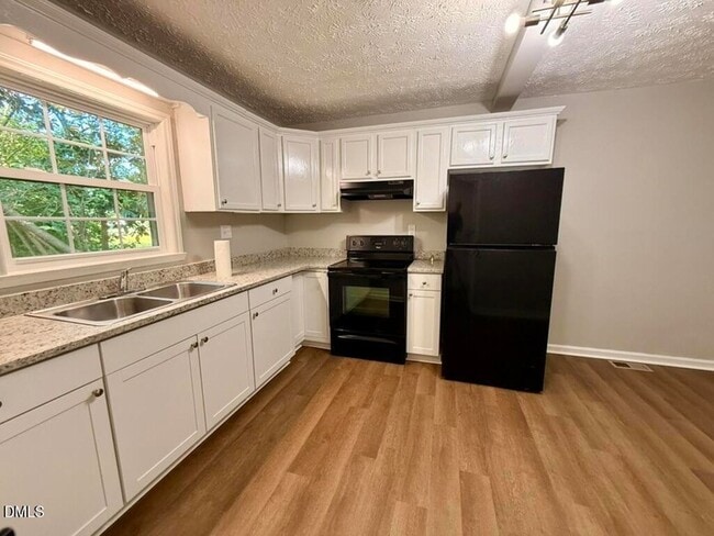 Building Photo - 1002 E Harnett St