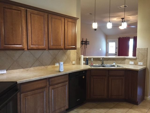 Building Photo - 220 Gainer Dr