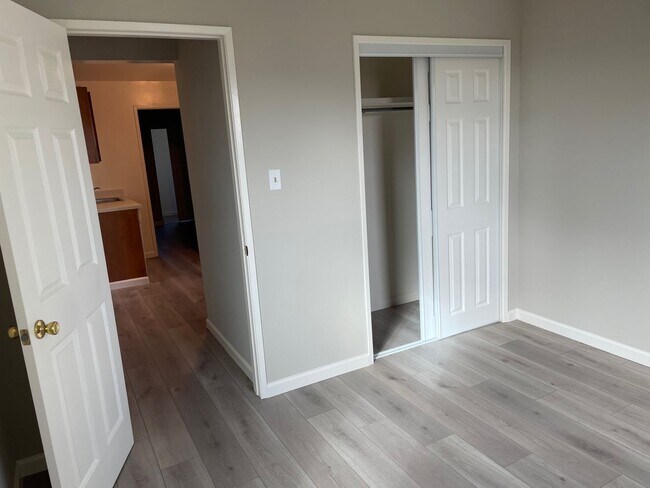 Building Photo - A cozy 2 bedroom and 1.5 bathroom duplex in South San Francisco