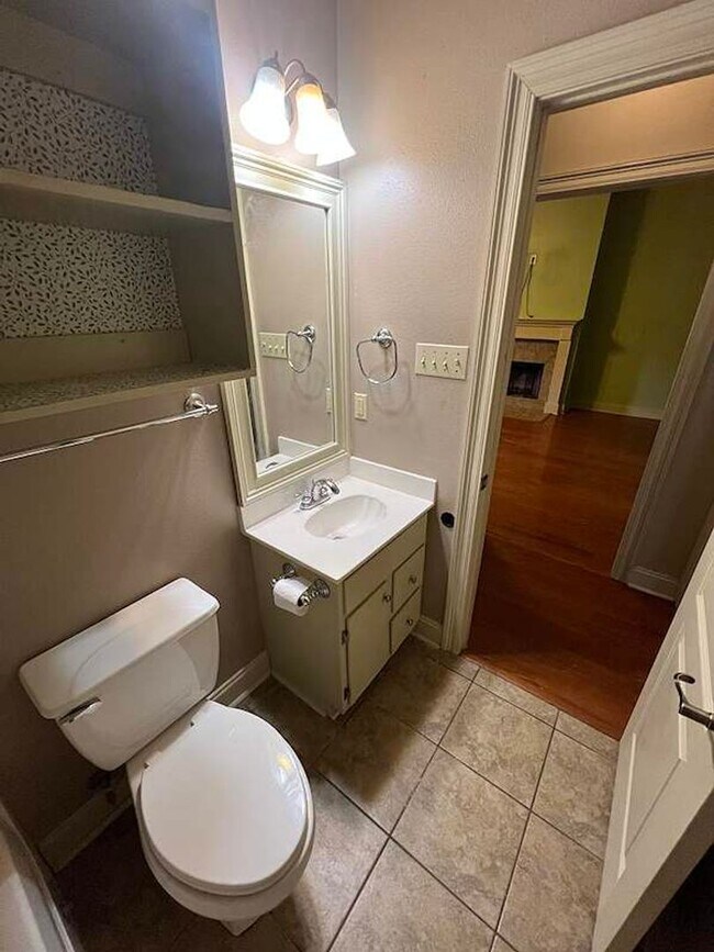 Building Photo - Beautiful 3 Bedroom Home in Established Zachary Neighborhood!