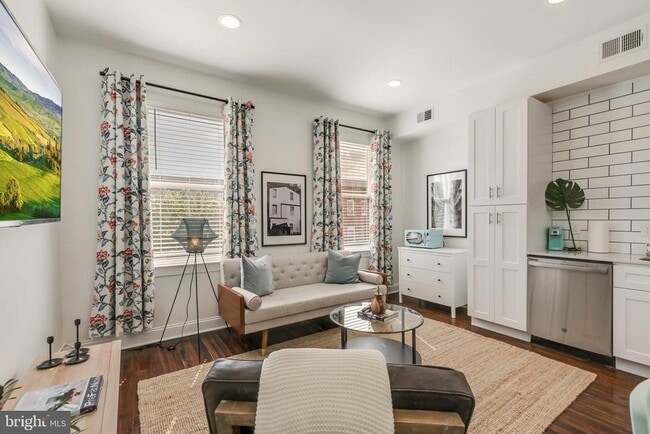 Building Photo - 1758 Park Ave