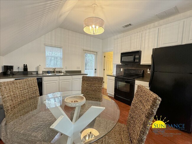 Building Photo - Exceptional Opportunity: Main Home plus Ga...