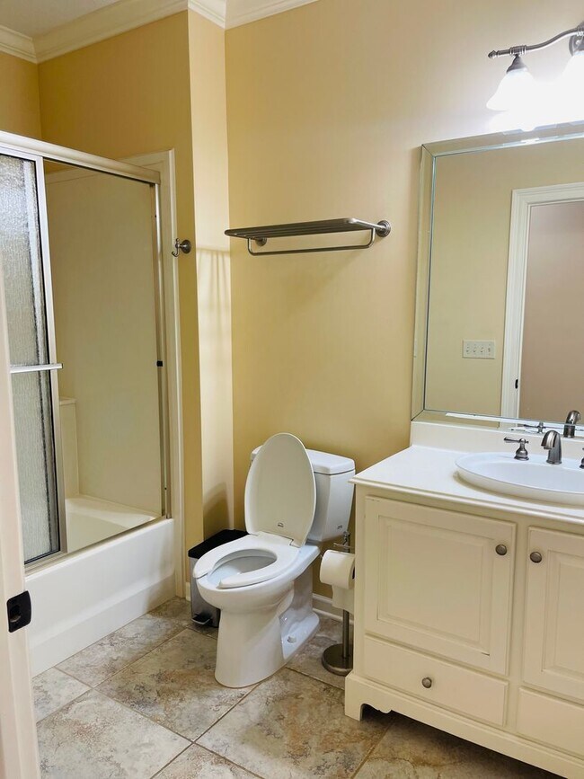 Building Photo - 3 Bedroom 2 Bath Home for Lease