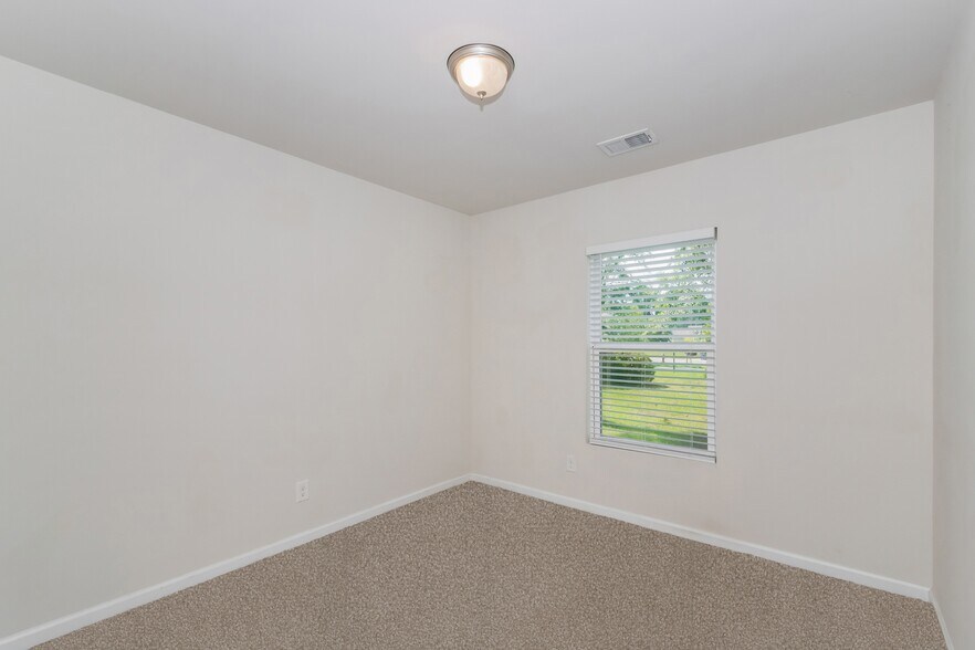 Building Photo - 109 Amber Mill Cir