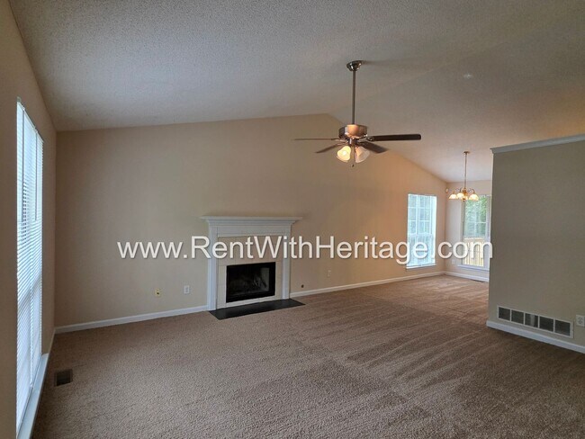 Building Photo - 6322 Hillview Ln