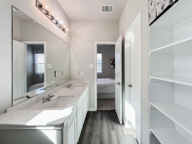 Building Photo - 2506 Moapa Dr