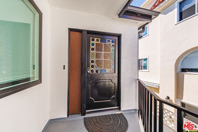 Building Photo - 722 Lincoln Blvd