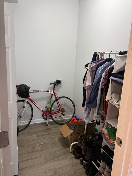 Building Photo - 1527 W 18th St