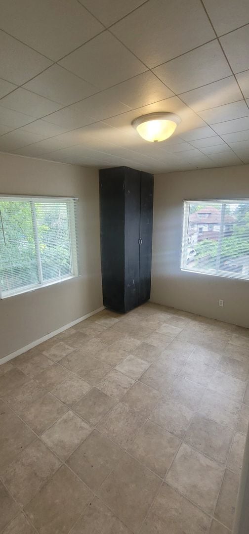 Building Photo - 4 bed 2 bath