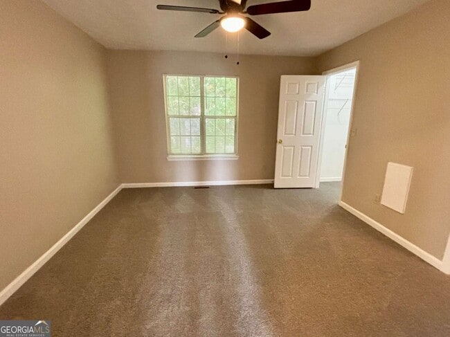 Building Photo - 3774 Meadow Creek Dr