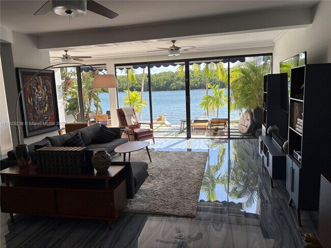 Building Photo - 440 Poinciana Island Dr
