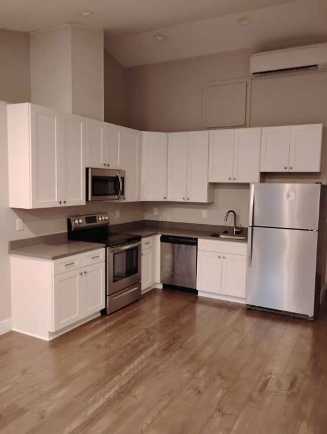 Building Photo - 00830