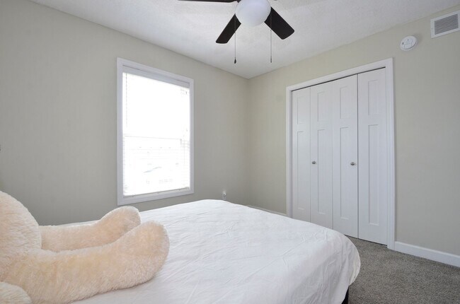 Building Photo - 5729 Meridian Way NE