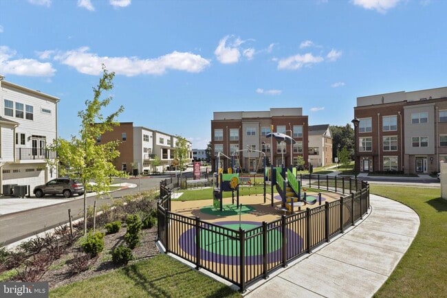 Building Photo - 3704 McLean Ave