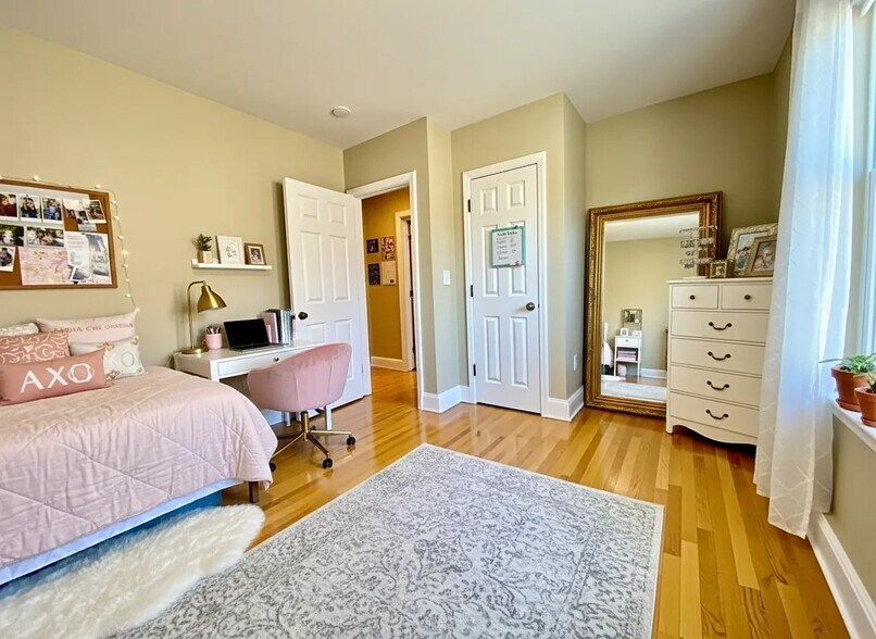 Building Photo - 66 Egmont St