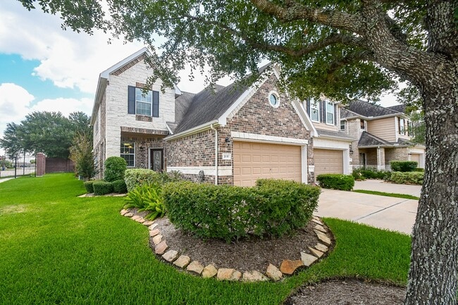 Building Photo - 2135 Waterford Park St