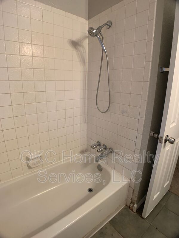 Building Photo - 1314 Pennington Ave