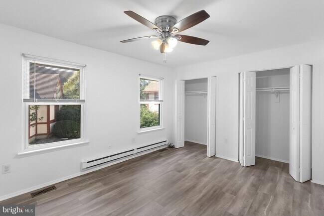 Building Photo - 14 Dover Ct