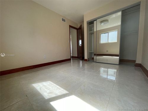 Building Photo - 107 SW 18th Ct