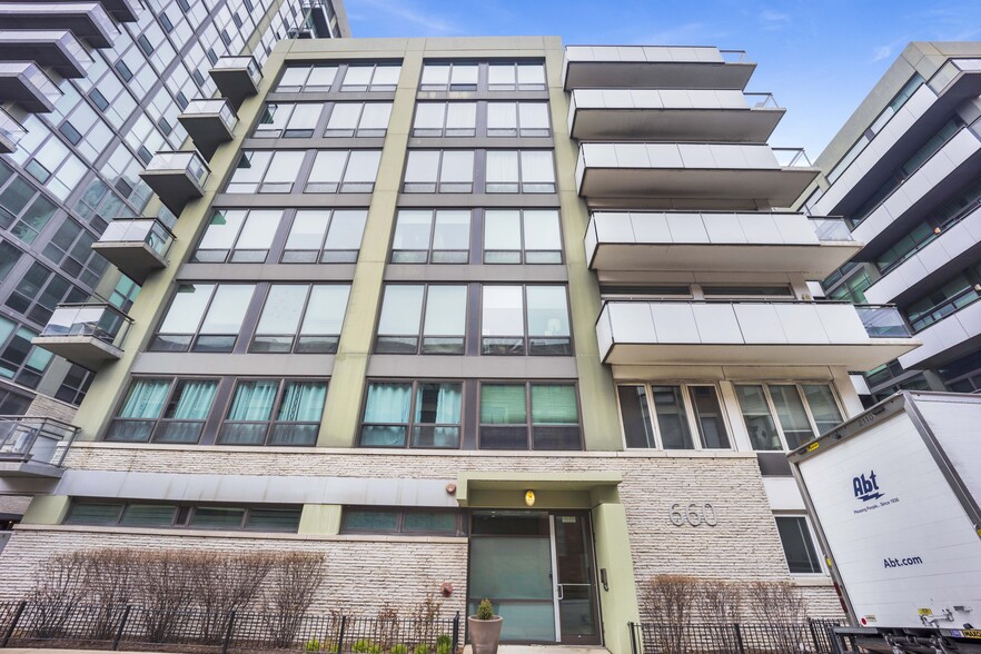 Building Photo - 660 W Wayman St