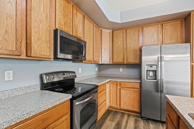 Building Photo - Exquisite brick-front duplex condo, ideall...
