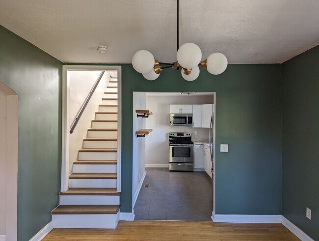 Building Photo - 172 Lynda Cir