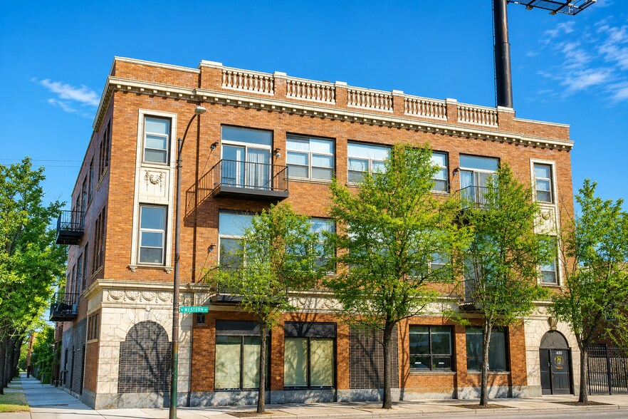 Building Photo - 2340 W Montana St