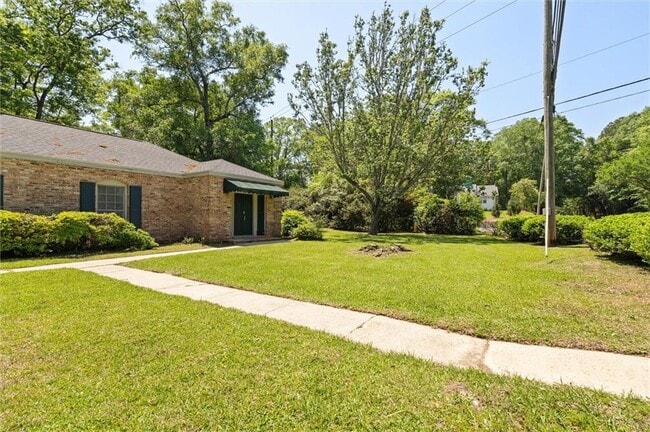 Building Photo - 2825 Cottage Hill Rd