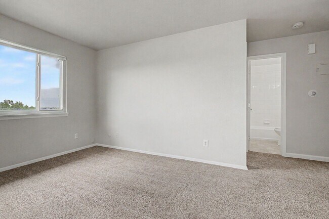 Building Photo - 1163 Cree Dr