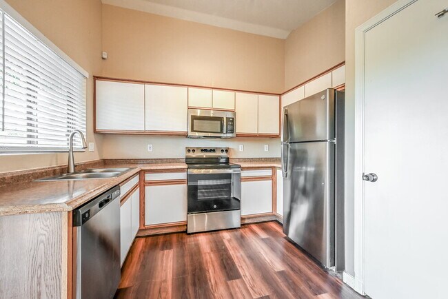 Building Photo - 15029 W Calavar Rd